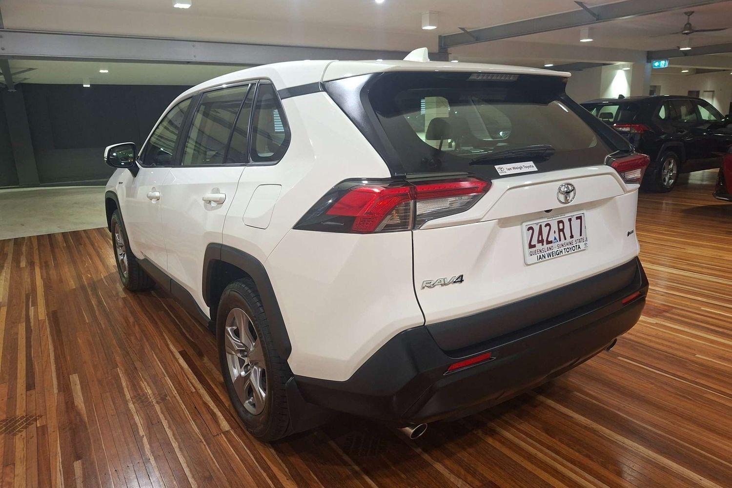 2025 Toyota RAV4 GX-2WD in White