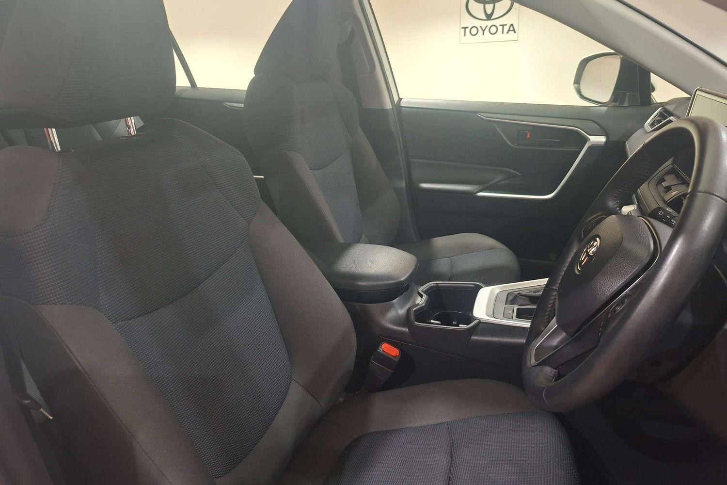 2025 Toyota RAV4 GX-2WD in White