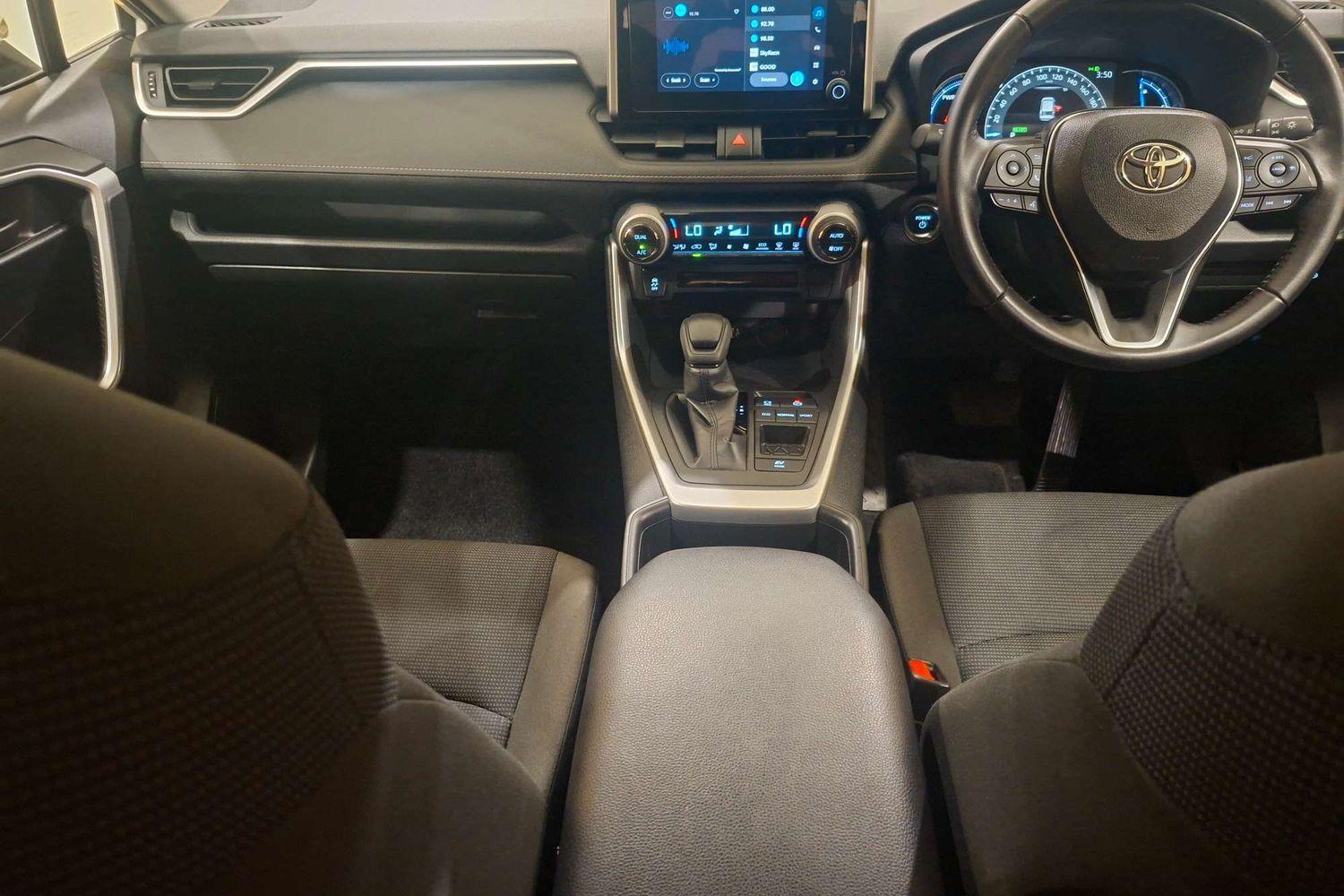 2025 Toyota RAV4 GX-2WD in White