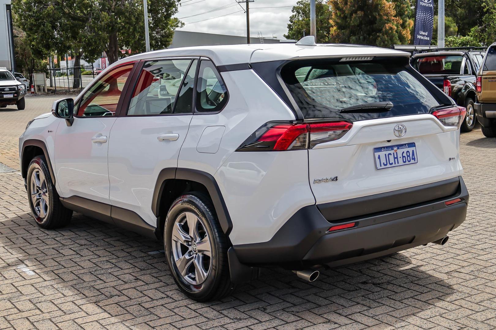 2025 Toyota RAV4 GX 2WD in White