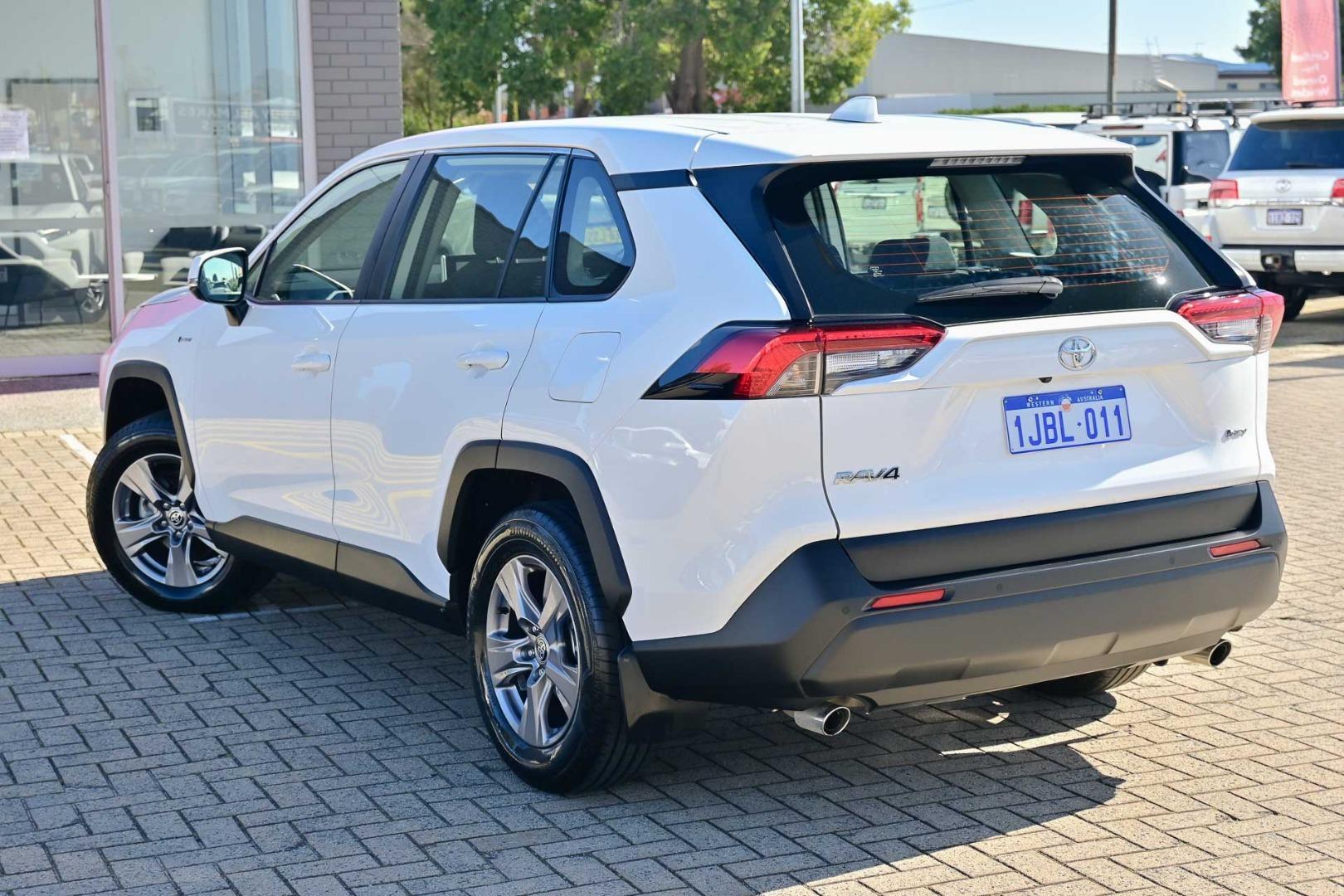 2025 Toyota RAV4 GX 2WD in White