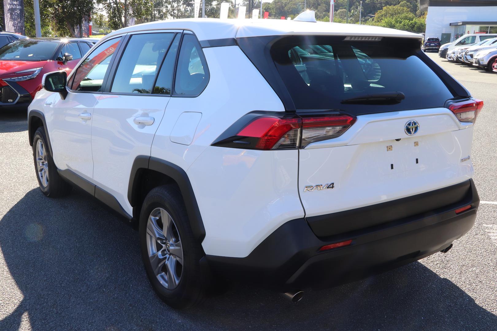 2022 Toyota RAV4 GX-2WD in White