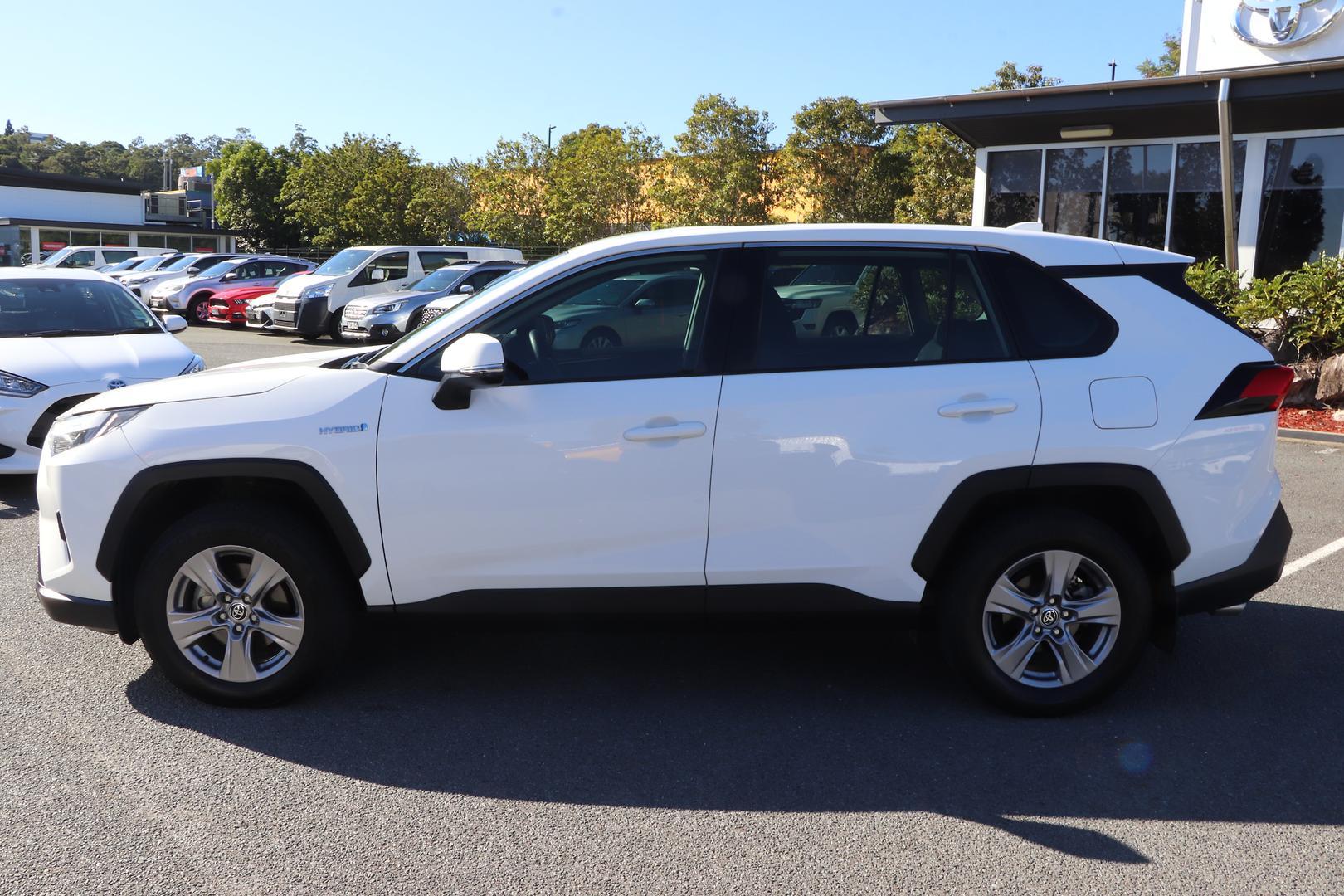 2022 Toyota RAV4 GX-2WD in White