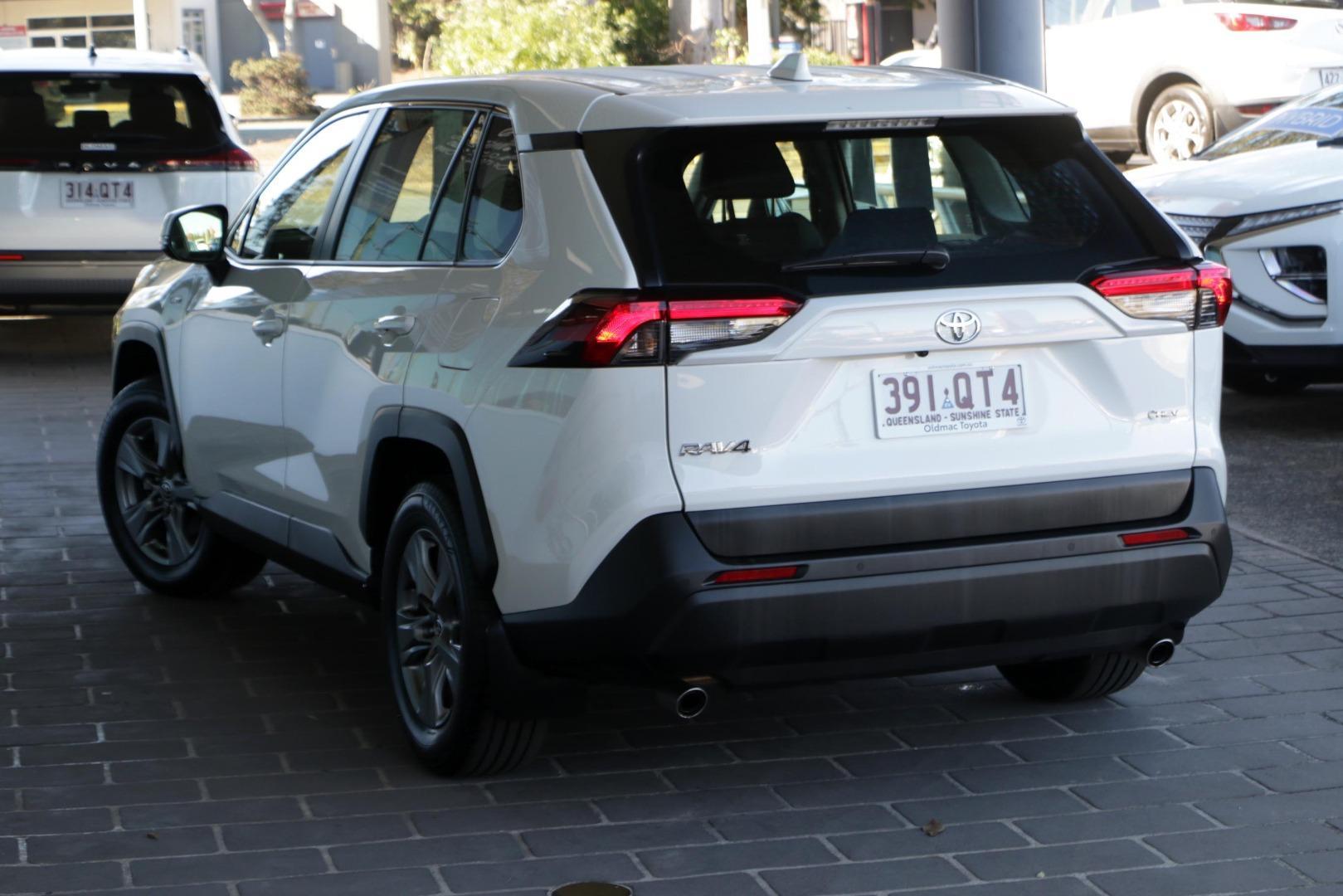 2025 Toyota RAV4 GX-2WD in White