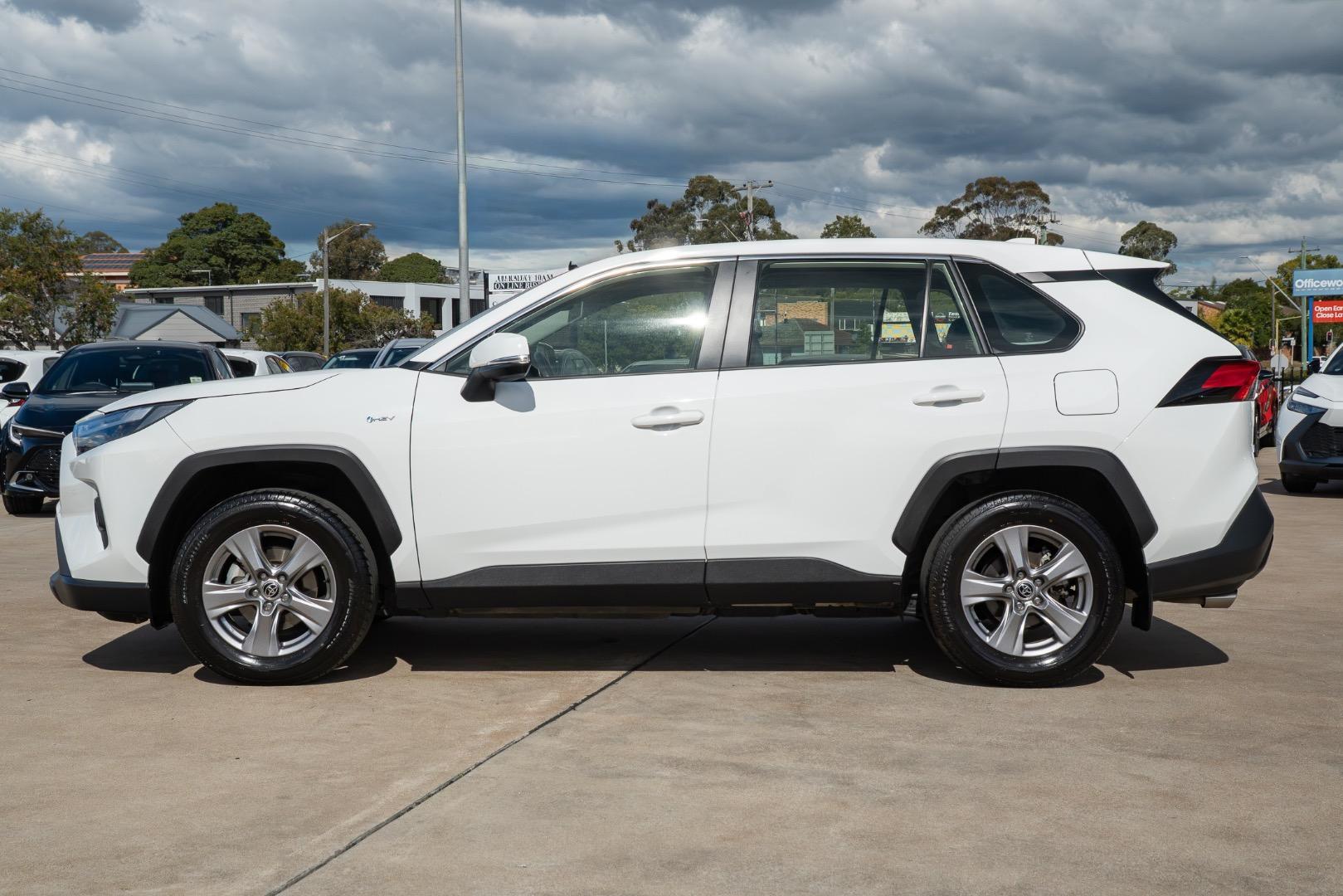 2025 Toyota RAV4 GX-2WD in White