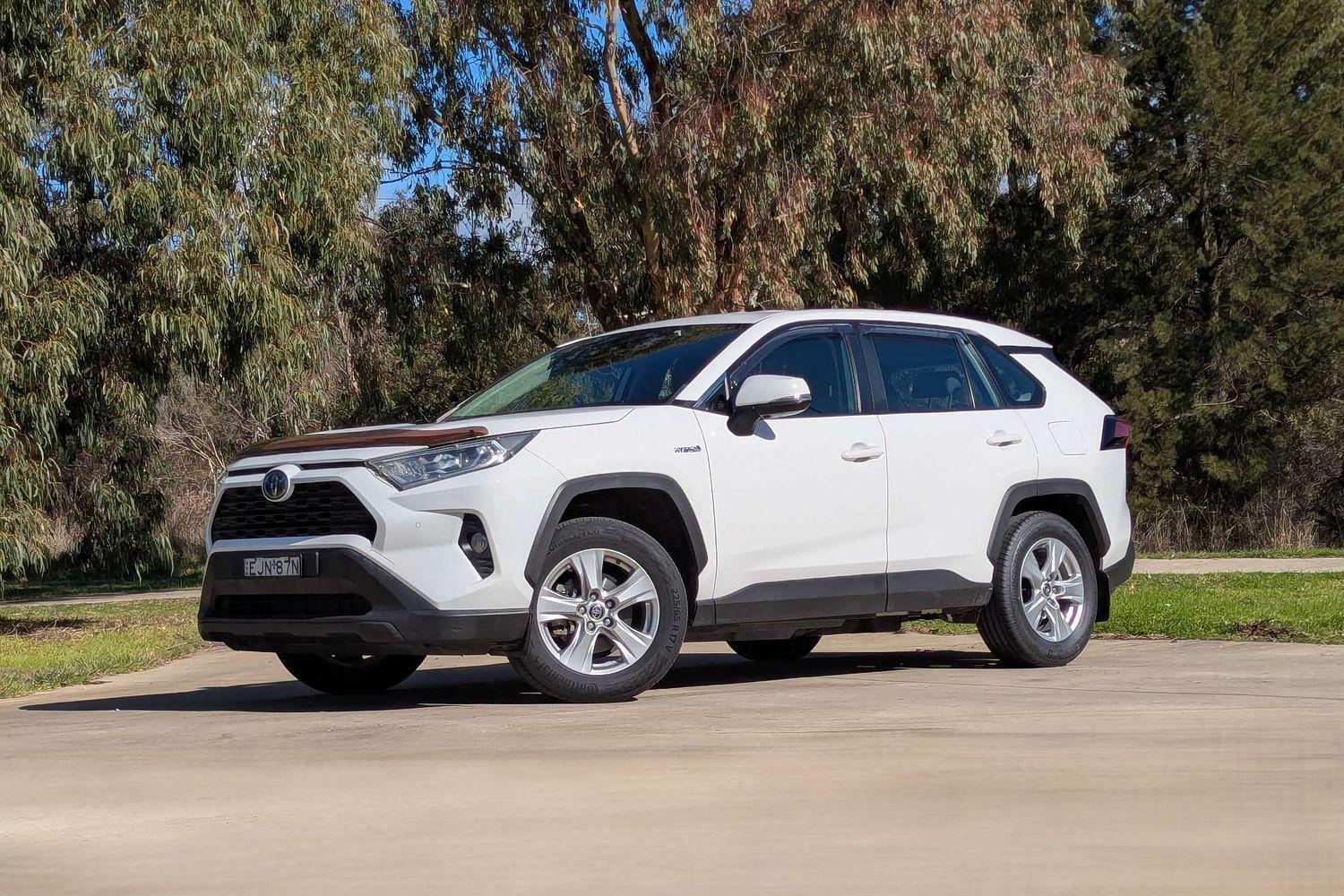 2020 Toyota RAV4 GX in White