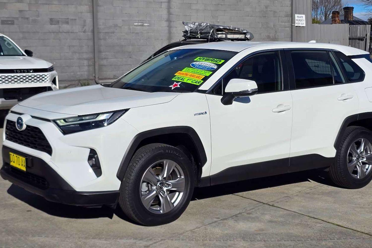 2021 Toyota RAV4 GX-2WD in White