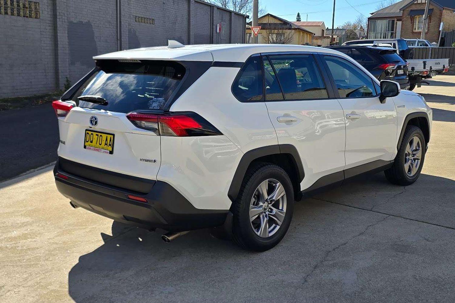 2021 Toyota RAV4 GX-2WD in White
