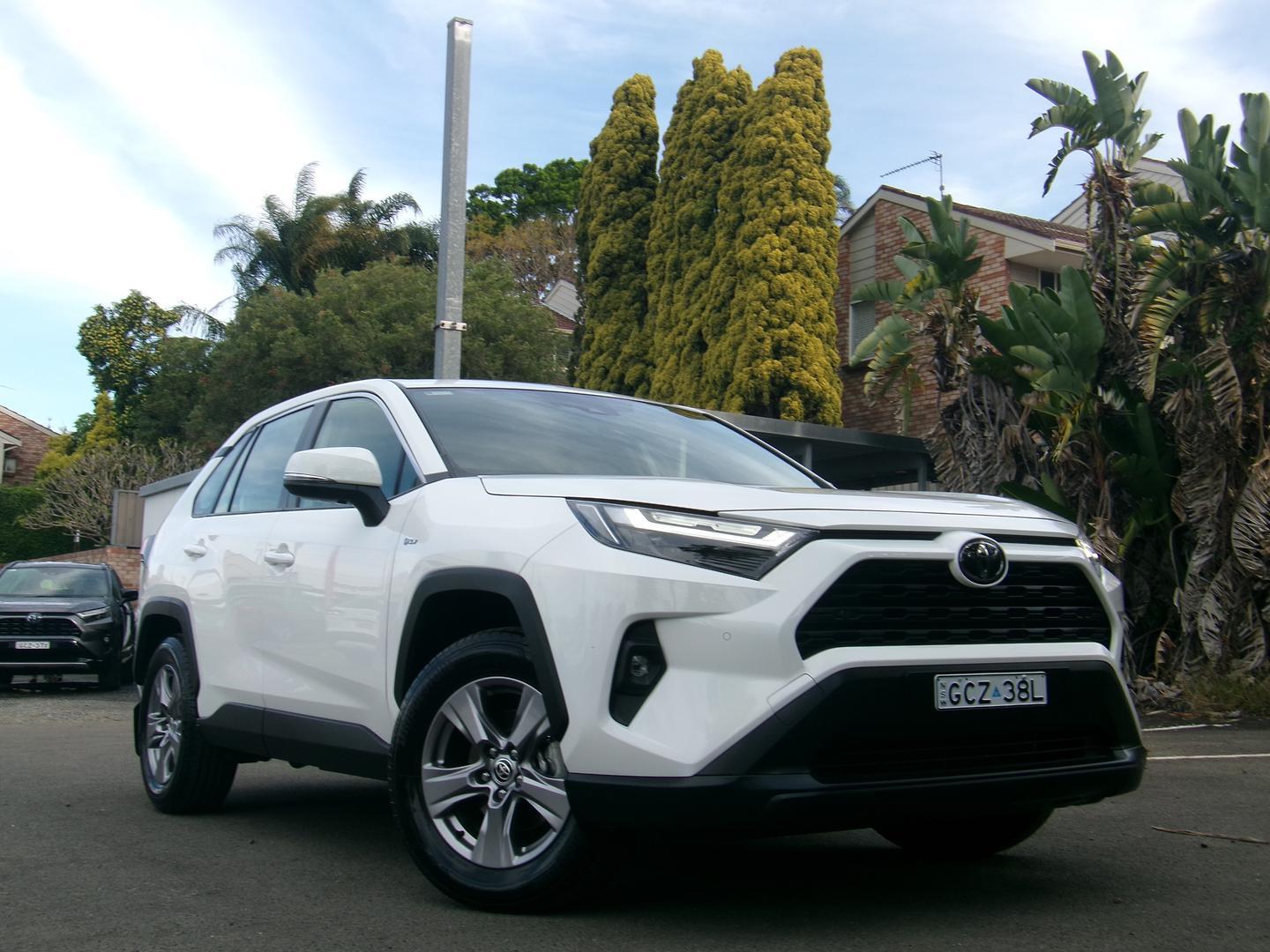 2025 Toyota RAV4 GX-2WD in White