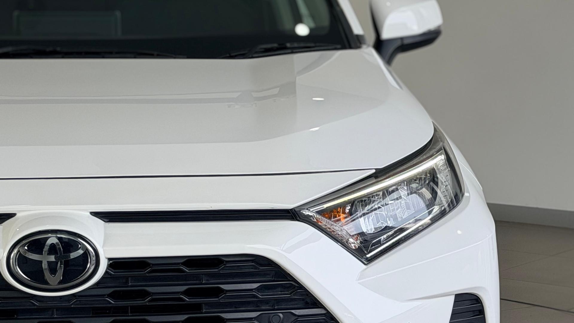 2019 Toyota RAV4 GX-2WD in White