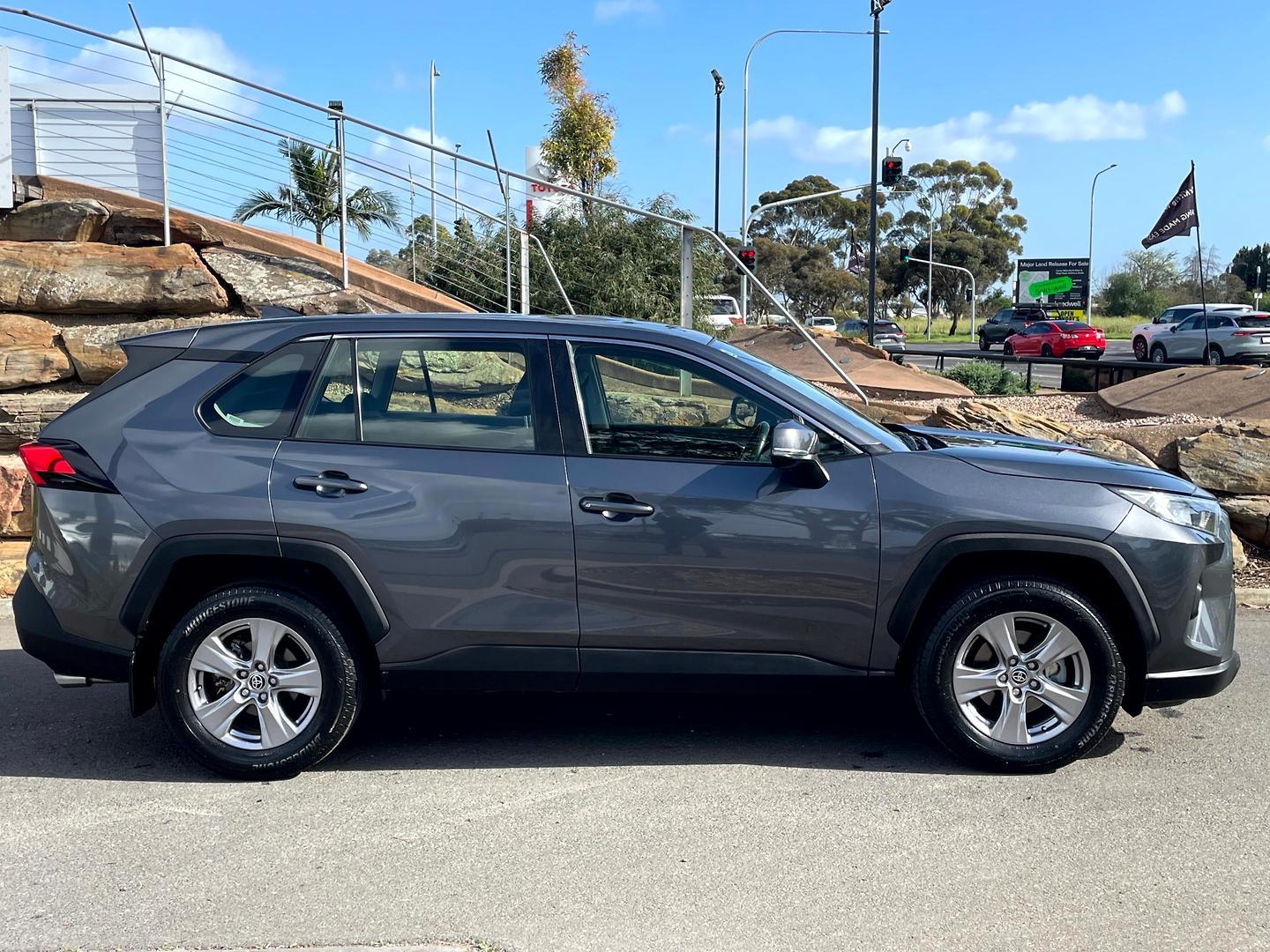 2022 Toyota RAV4 GX-2WD in Silver