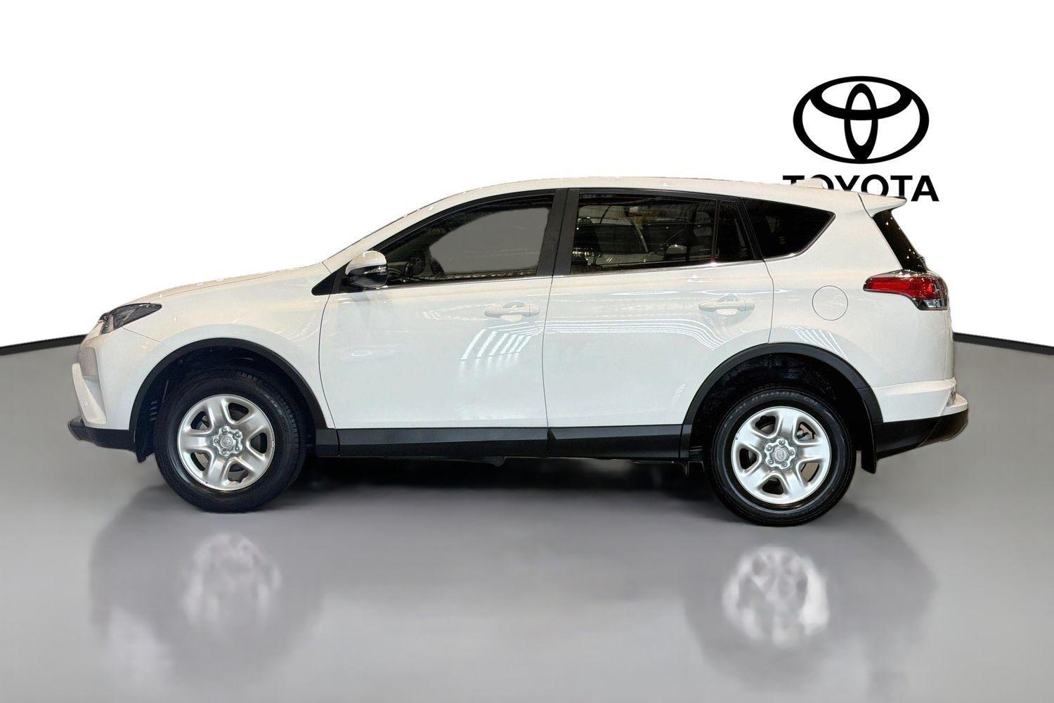 2018 Toyota RAV4 GX-2WD in White