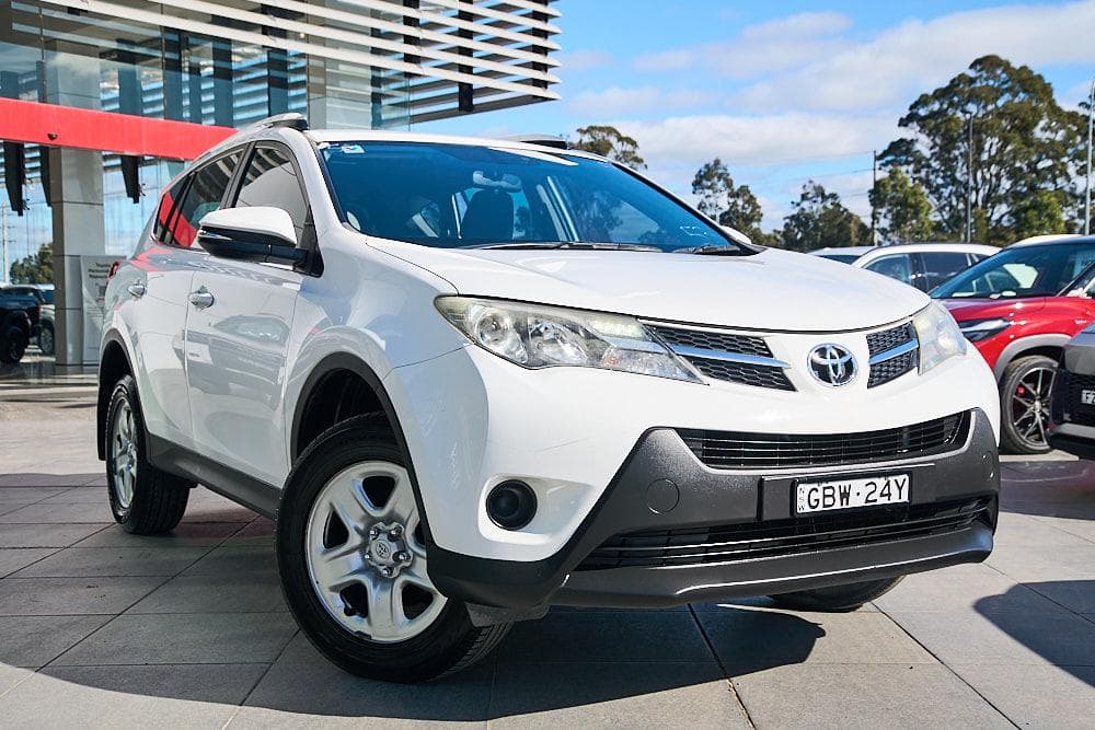 2013 Toyota RAV4 GX-2WD in White