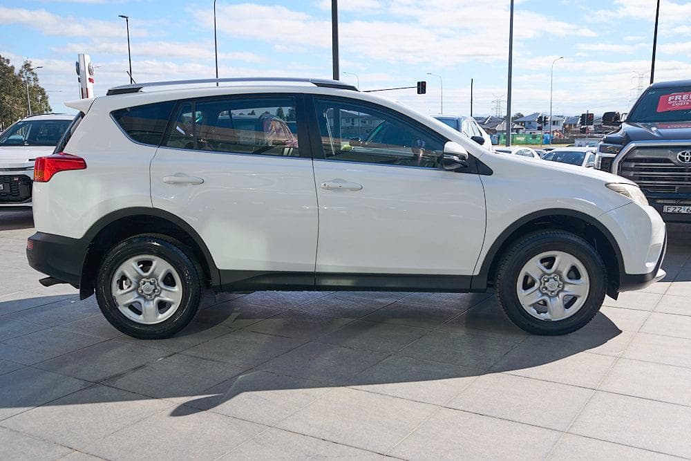 2013 Toyota RAV4 GX-2WD in White