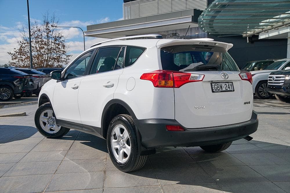 2013 Toyota RAV4 GX-2WD in White