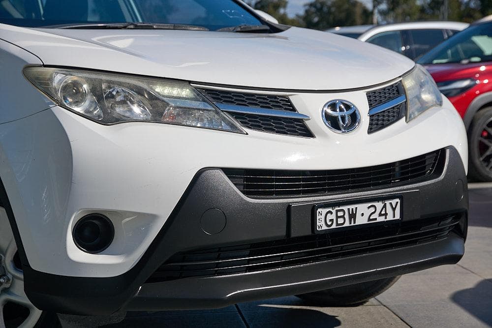 2013 Toyota RAV4 GX-2WD in White