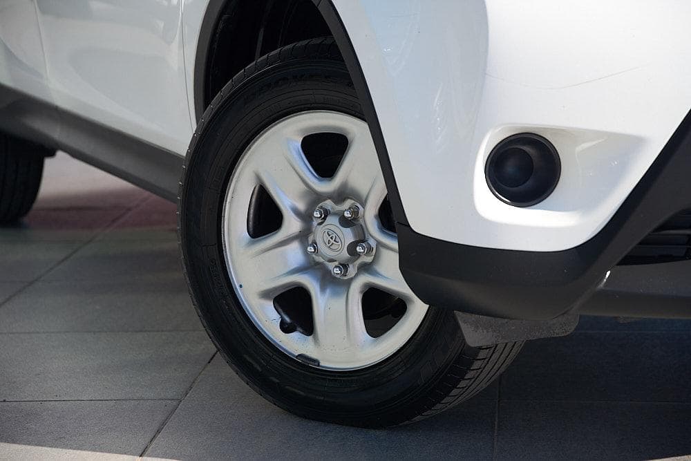 2013 Toyota RAV4 GX-2WD in White