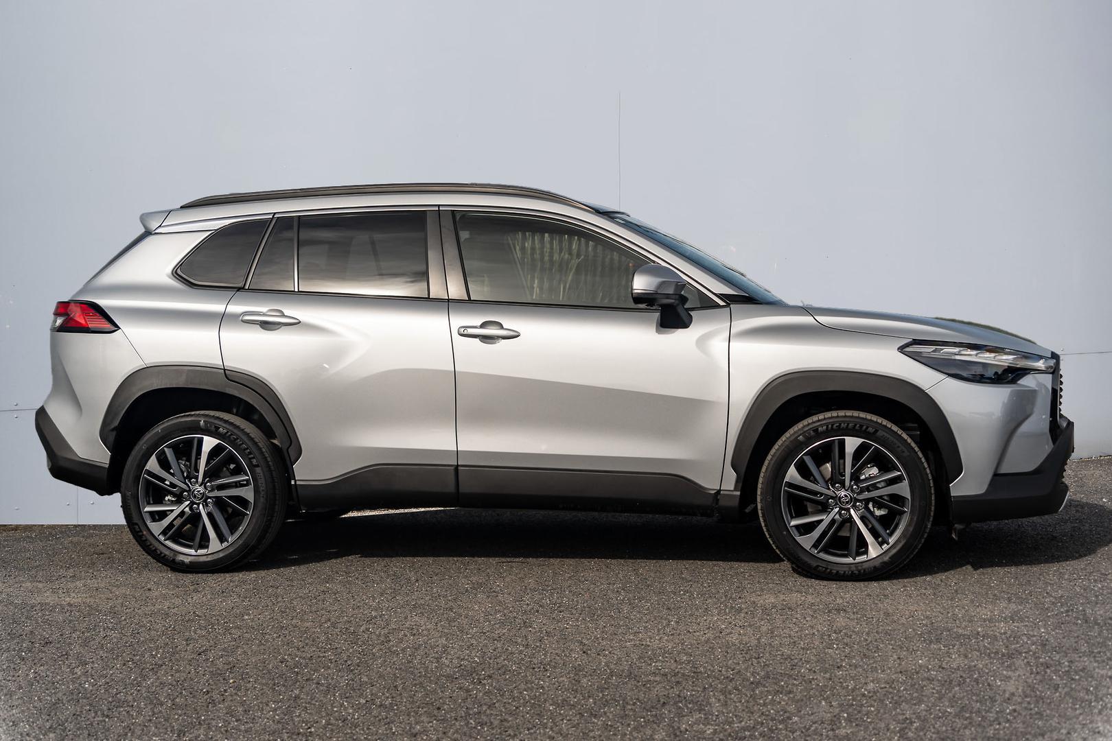 2023 Toyota Corolla Cross Atmos 2WD in Silver