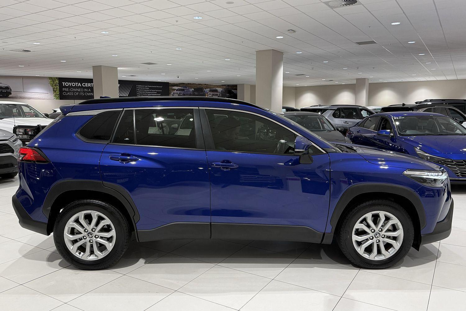 2023 Toyota Corolla Cross GXL in Blue