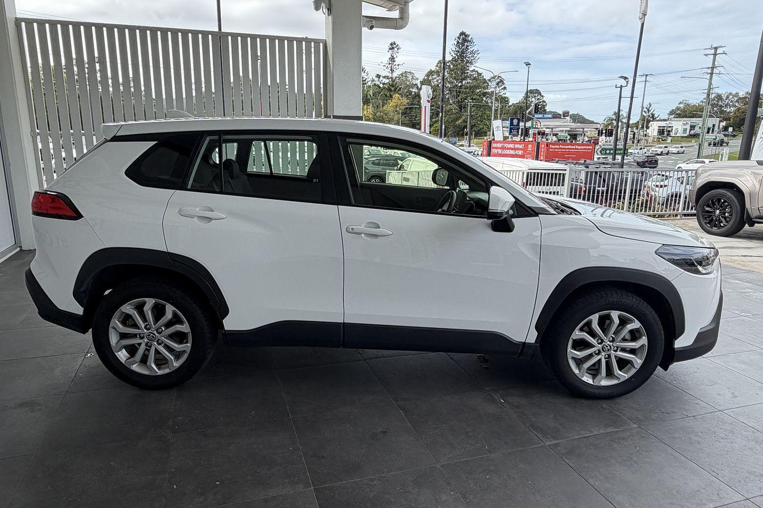 2023 Toyota Corolla Cross GX in White