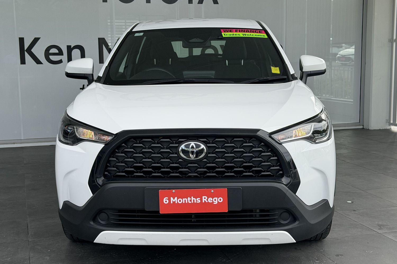 2023 Toyota Corolla Cross GX in White