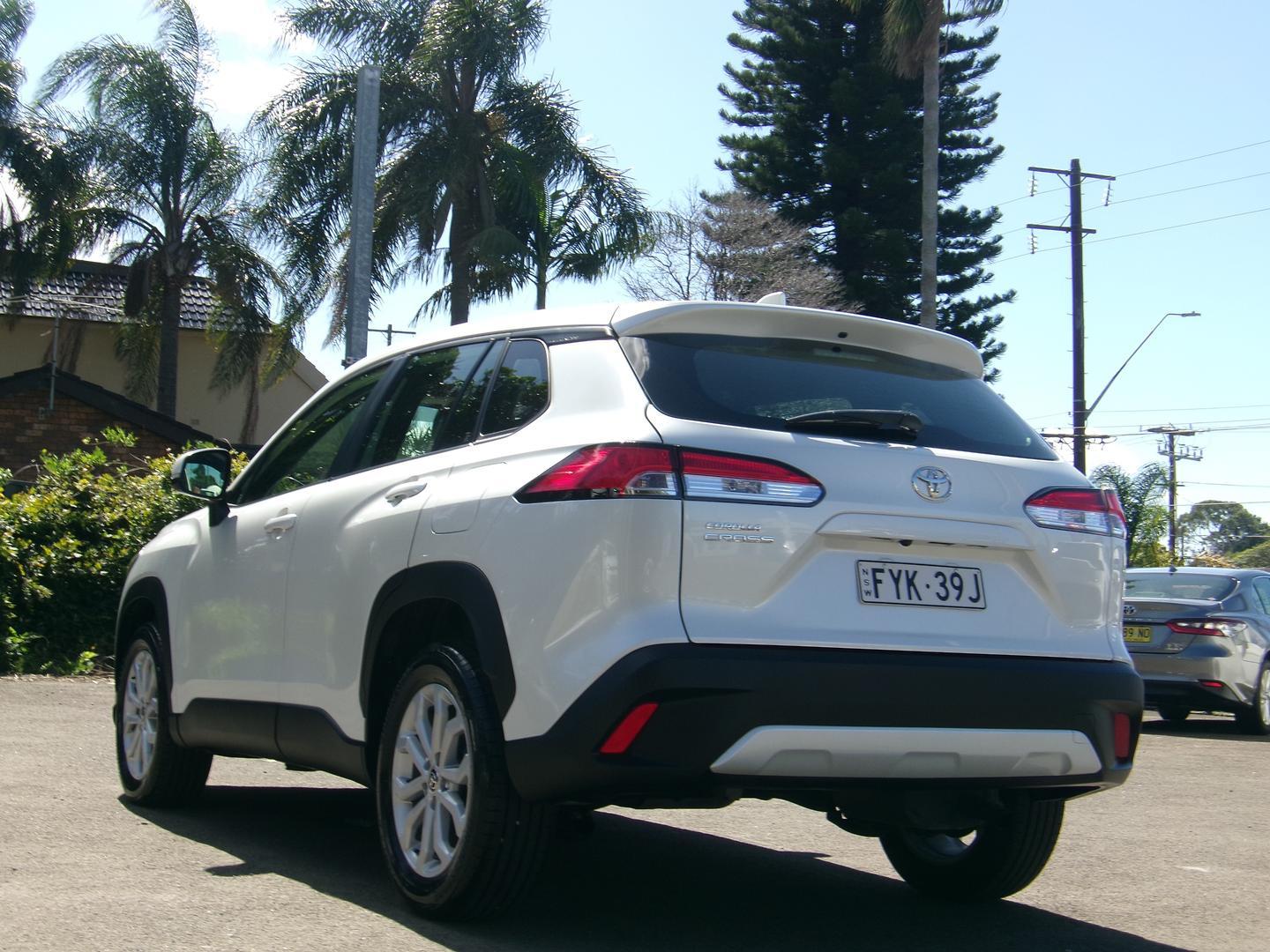 2024 Toyota Corolla Cross GX in White