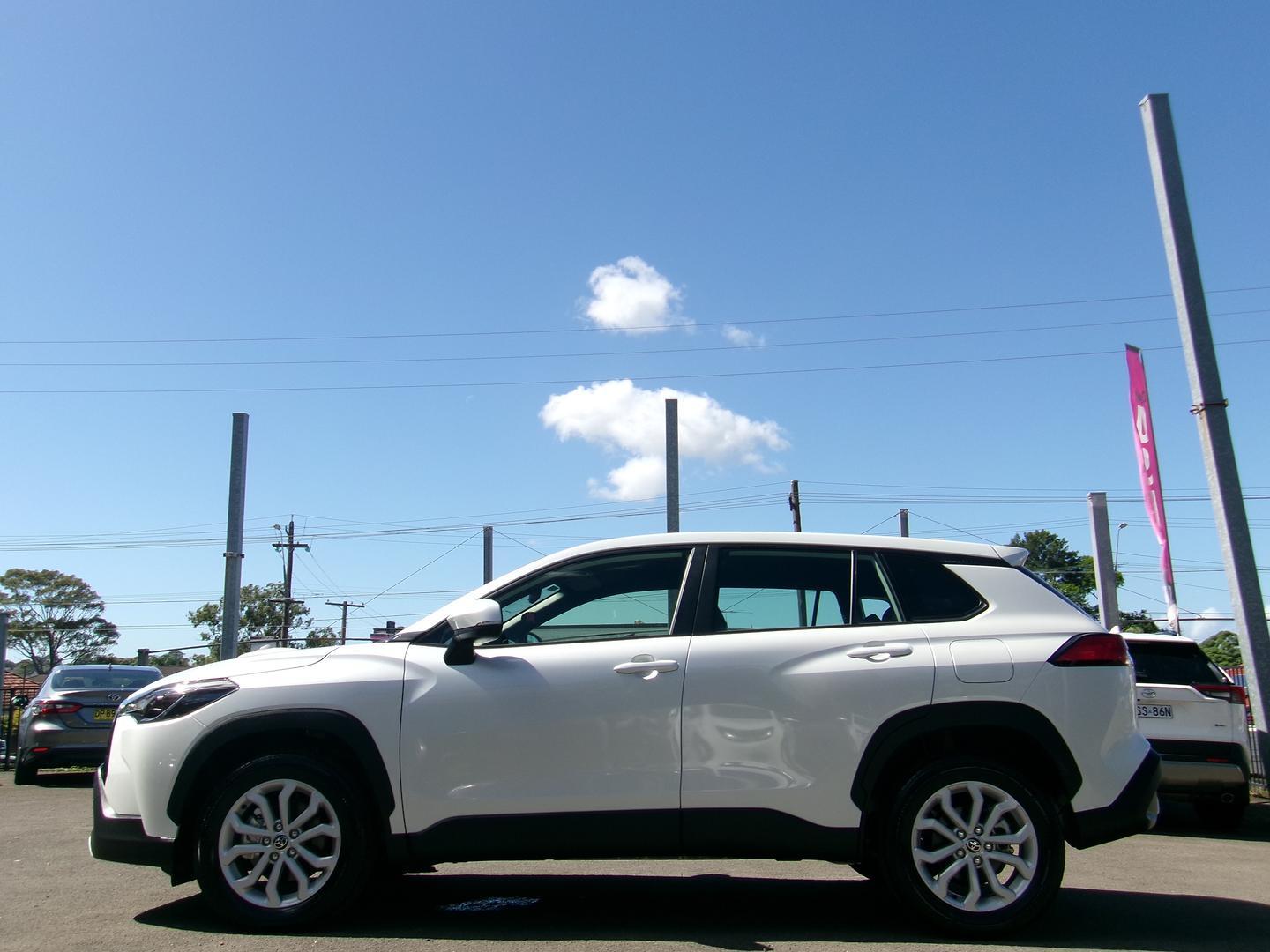 2024 Toyota Corolla Cross GX in White