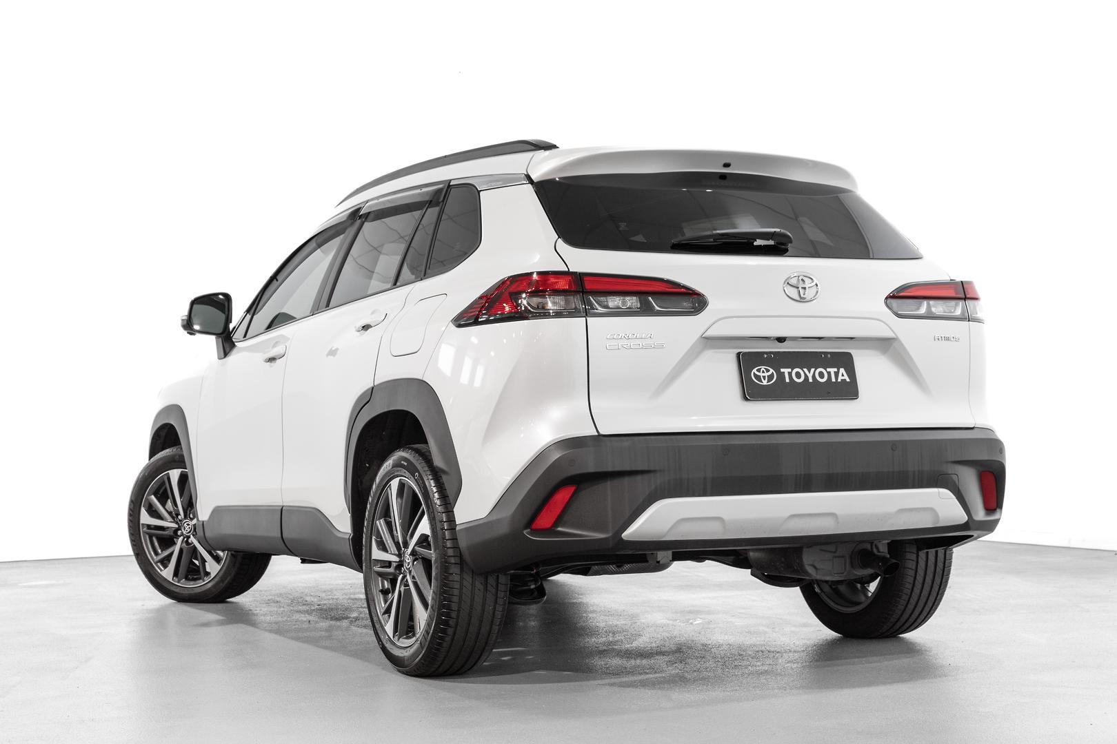 2023 Toyota Corolla Cross Atmos 2WD in White
