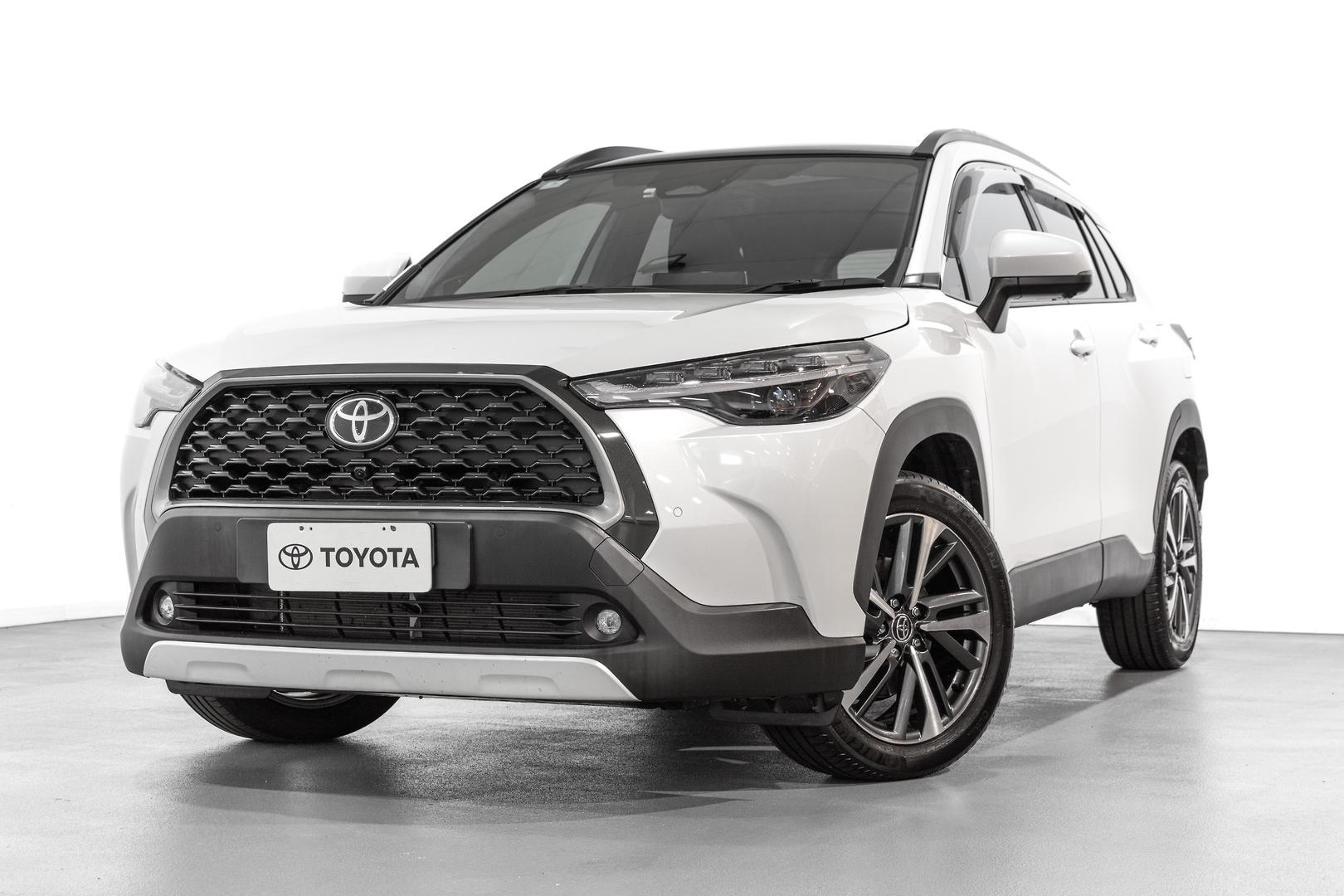 2023 Toyota Corolla Cross Atmos 2WD in White