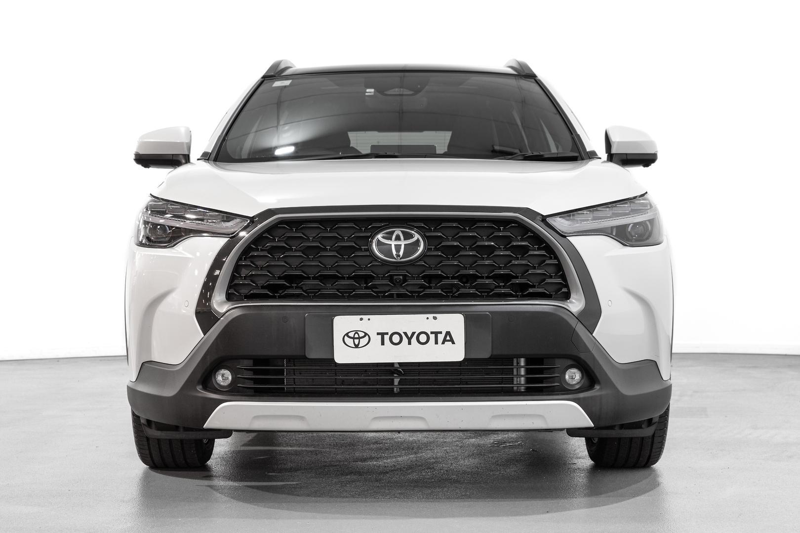 2023 Toyota Corolla Cross Atmos 2WD in White