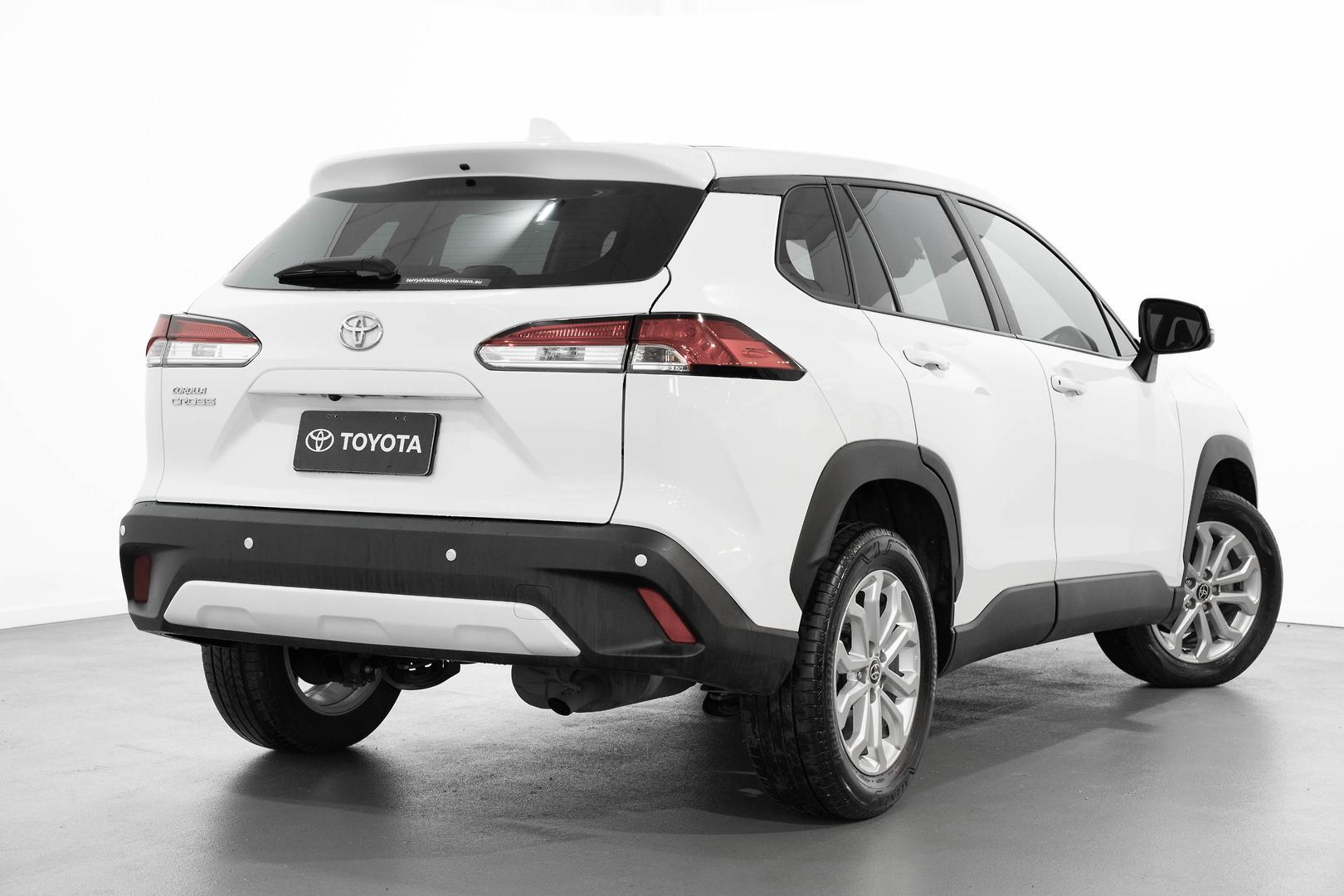 2023 Toyota Corolla Cross GX in White