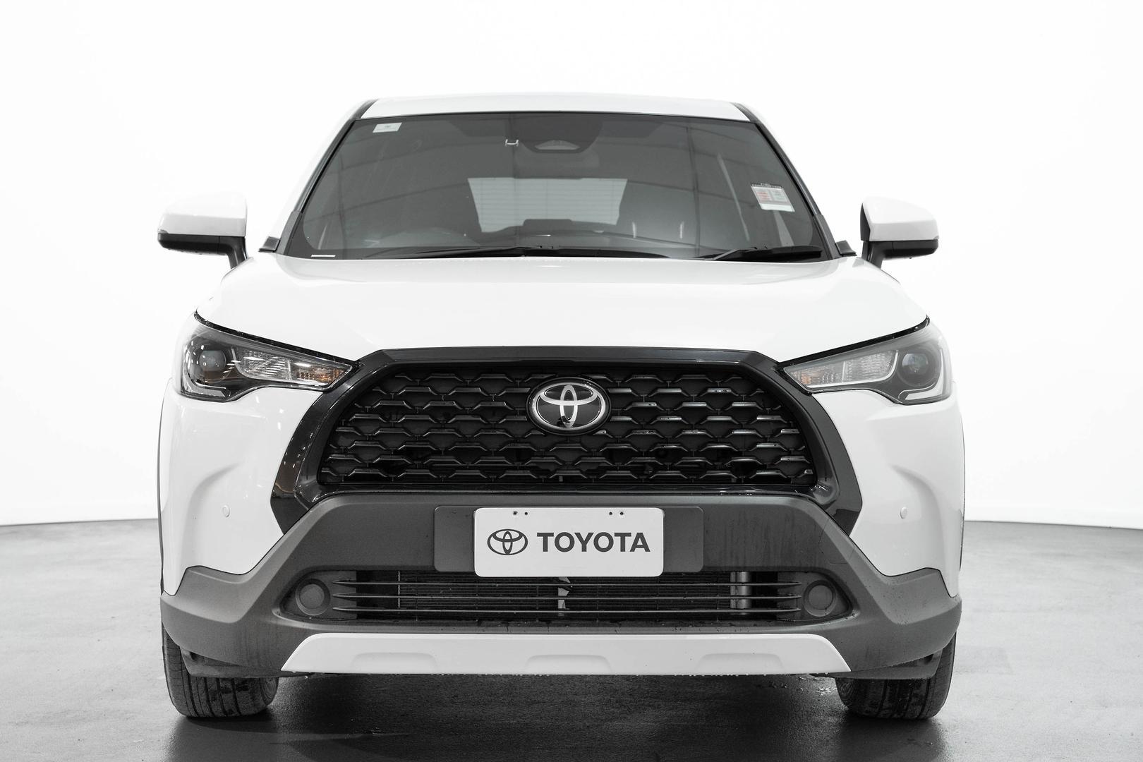 2023 Toyota Corolla Cross GX in White