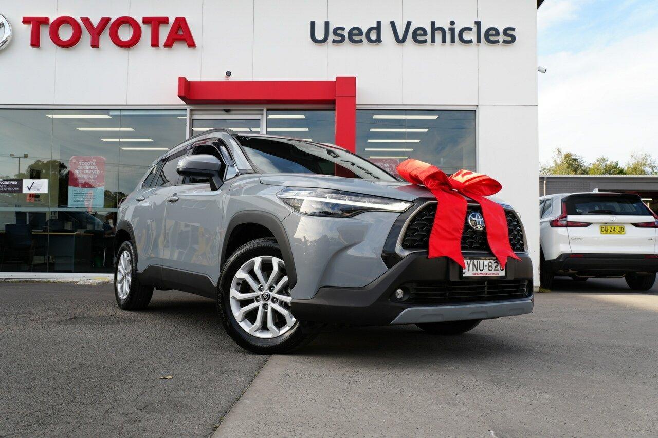 2024 Toyota Corolla Cross GXL in Grey