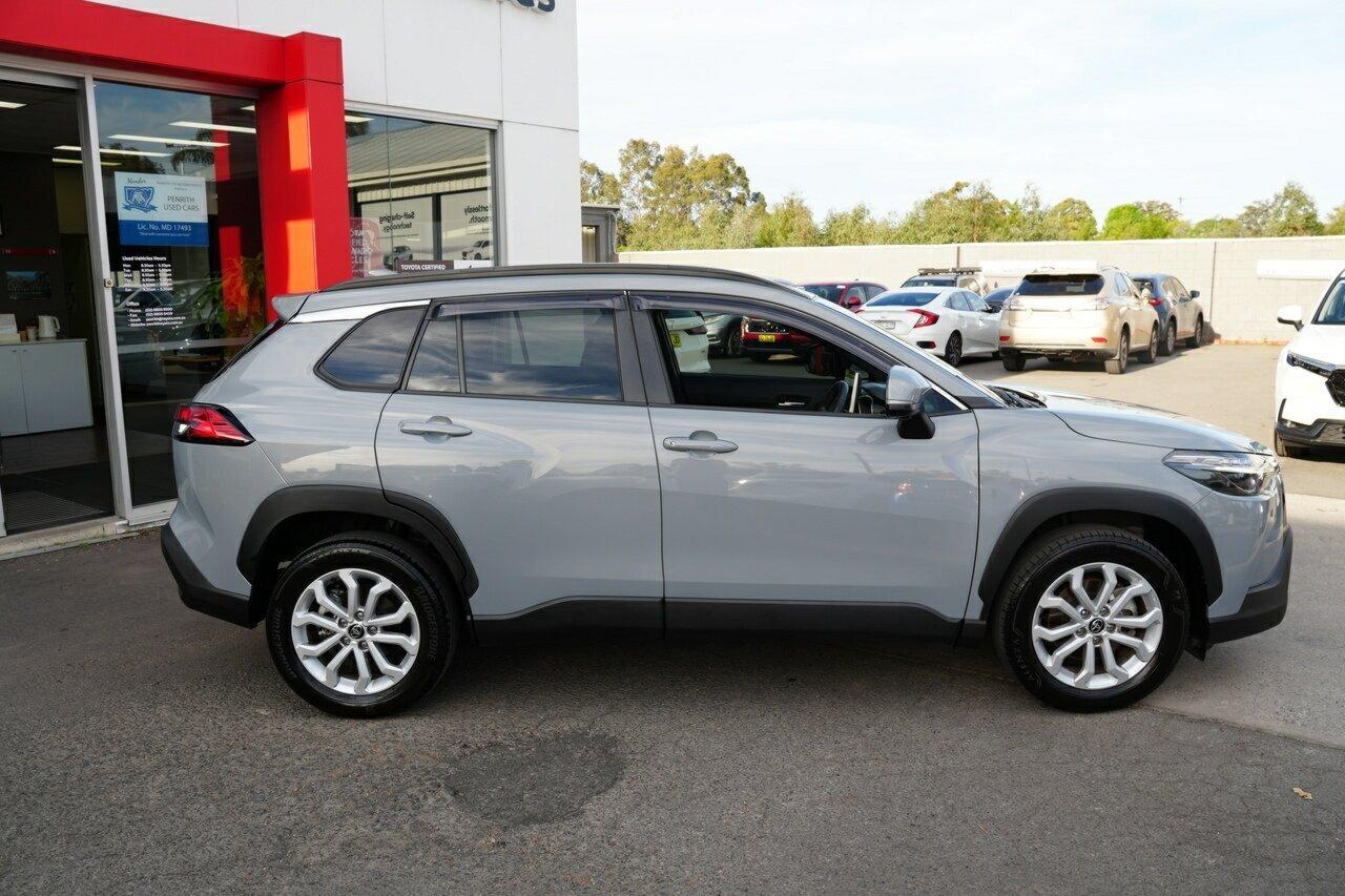 2024 Toyota Corolla Cross GXL in Grey