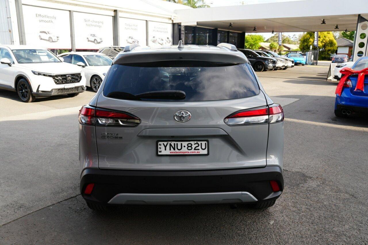 2024 Toyota Corolla Cross GXL in Grey