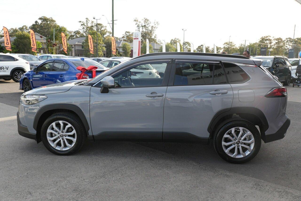 2024 Toyota Corolla Cross GXL in Grey