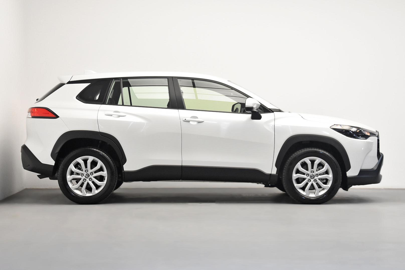 2024 Toyota Corolla Cross GX in White