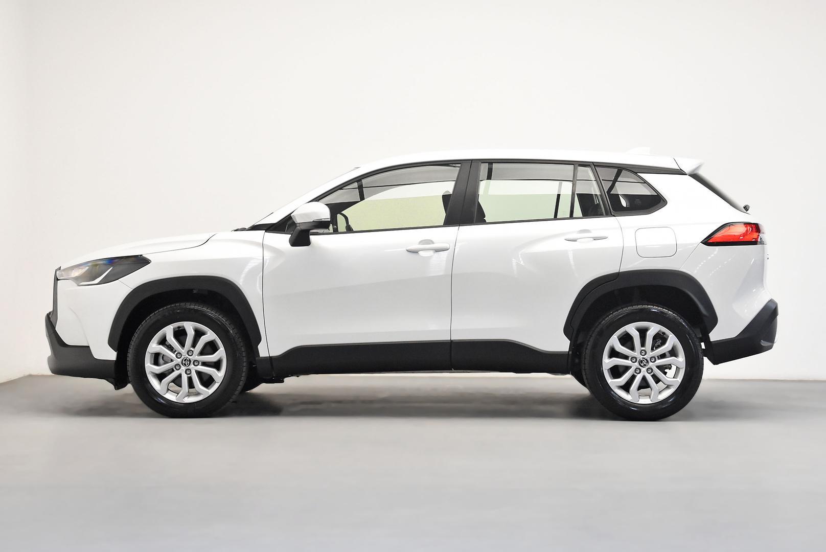 2024 Toyota Corolla Cross GX in White