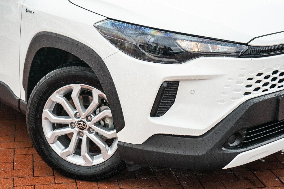 2025 Toyota Corolla Cross GX in White