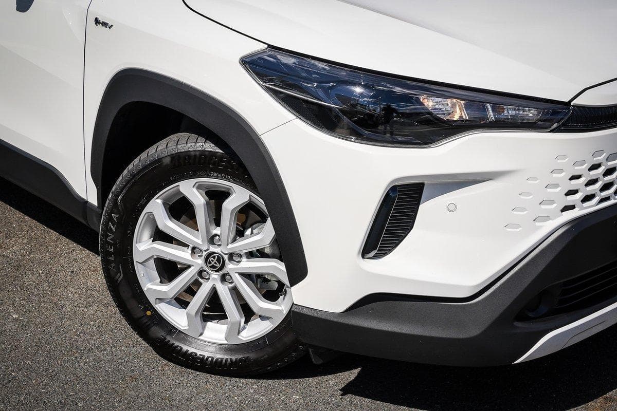 2025 Toyota Corolla Cross GX in White