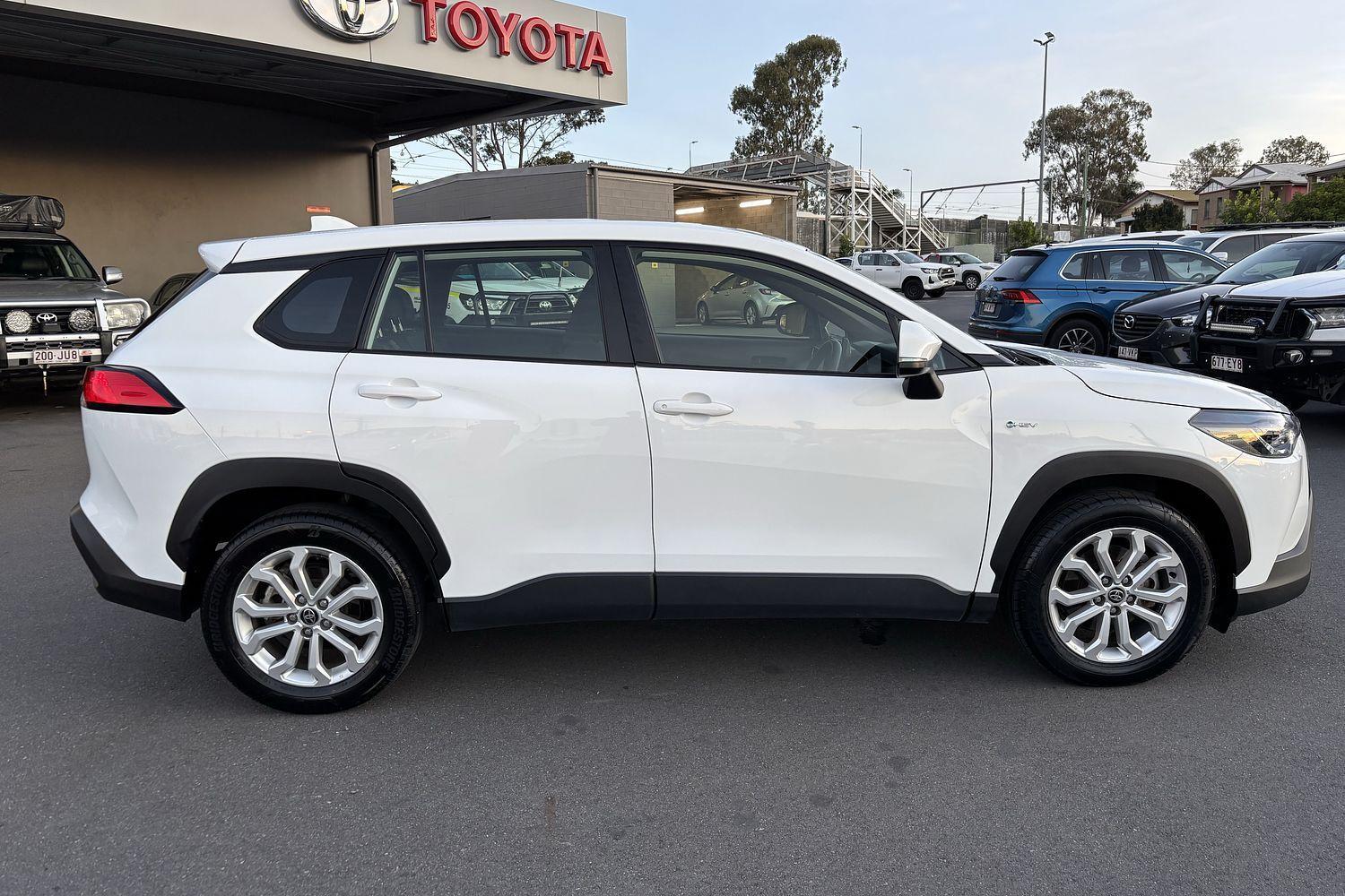 2024 Toyota Corolla Cross GX in White