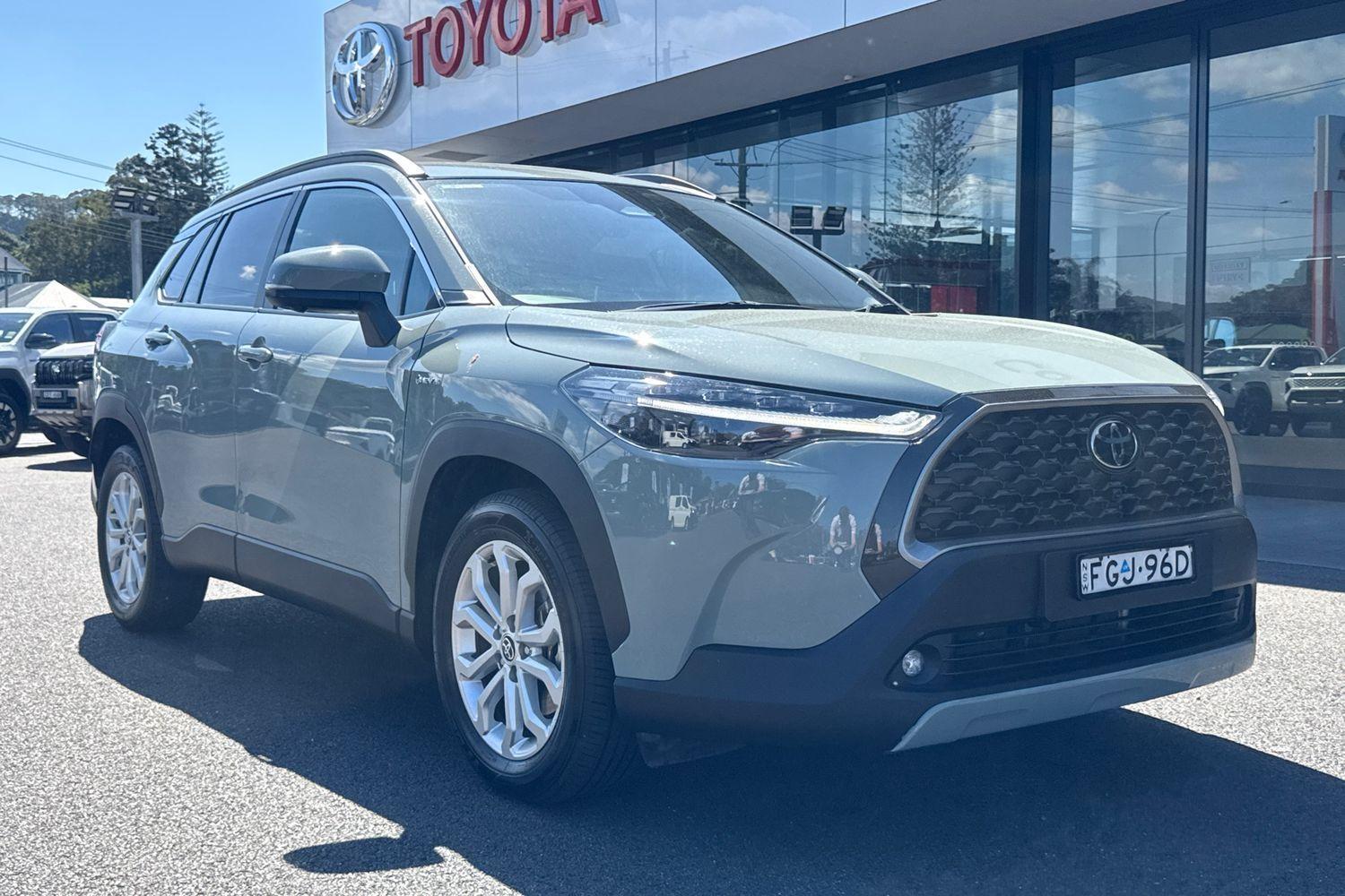2024 Toyota Corolla Cross GXL in Green