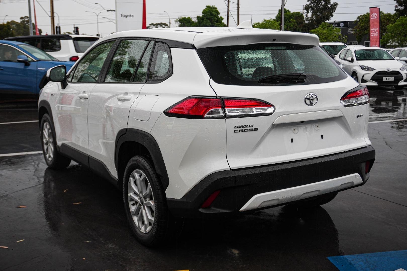 2024 Toyota Corolla Cross GX in White