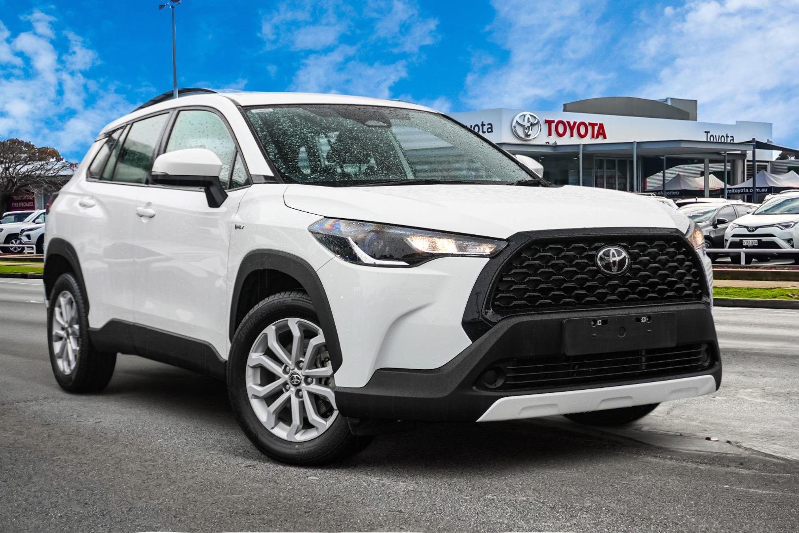 2024 Toyota Corolla Cross GX in White