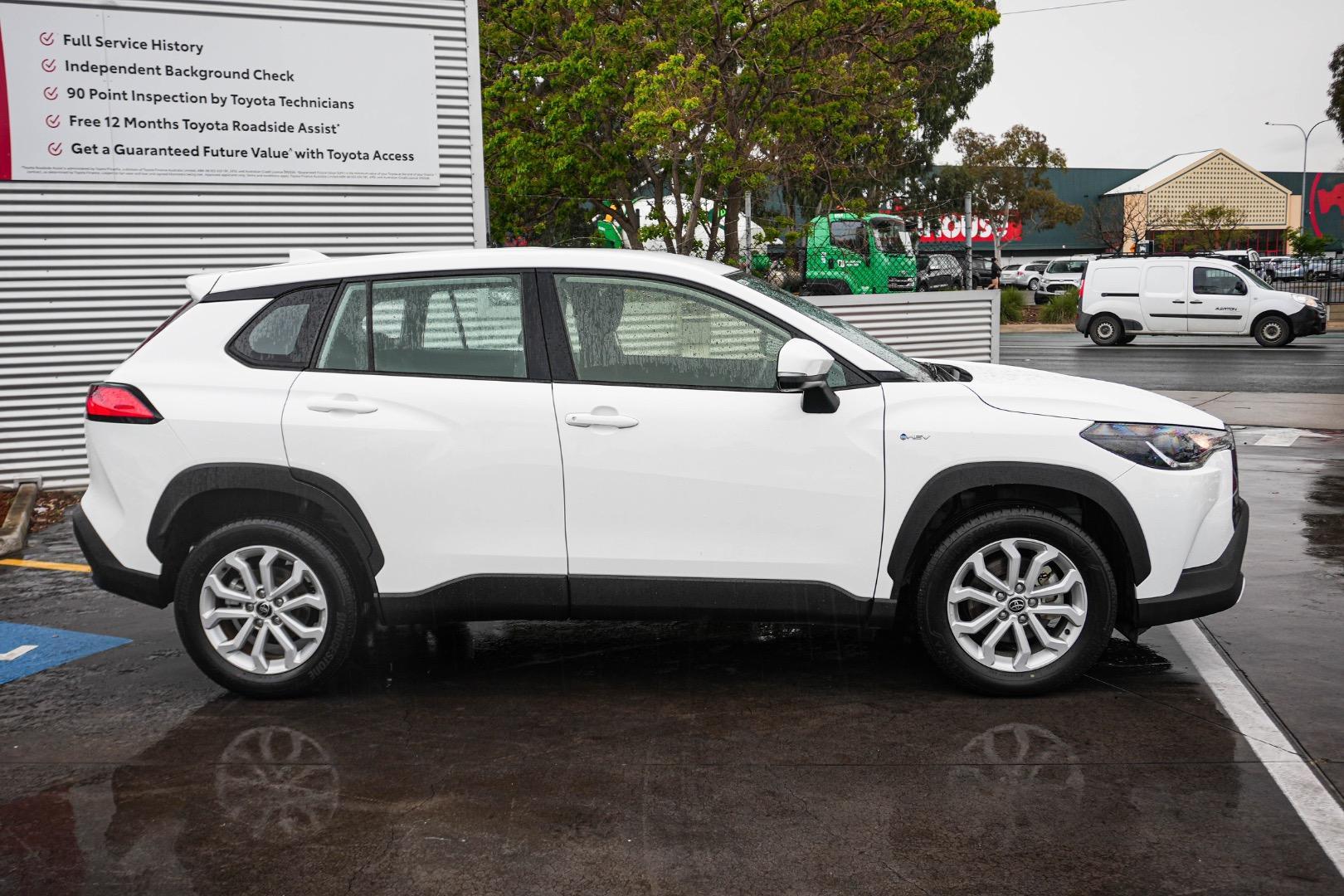 2024 Toyota Corolla Cross GX in White