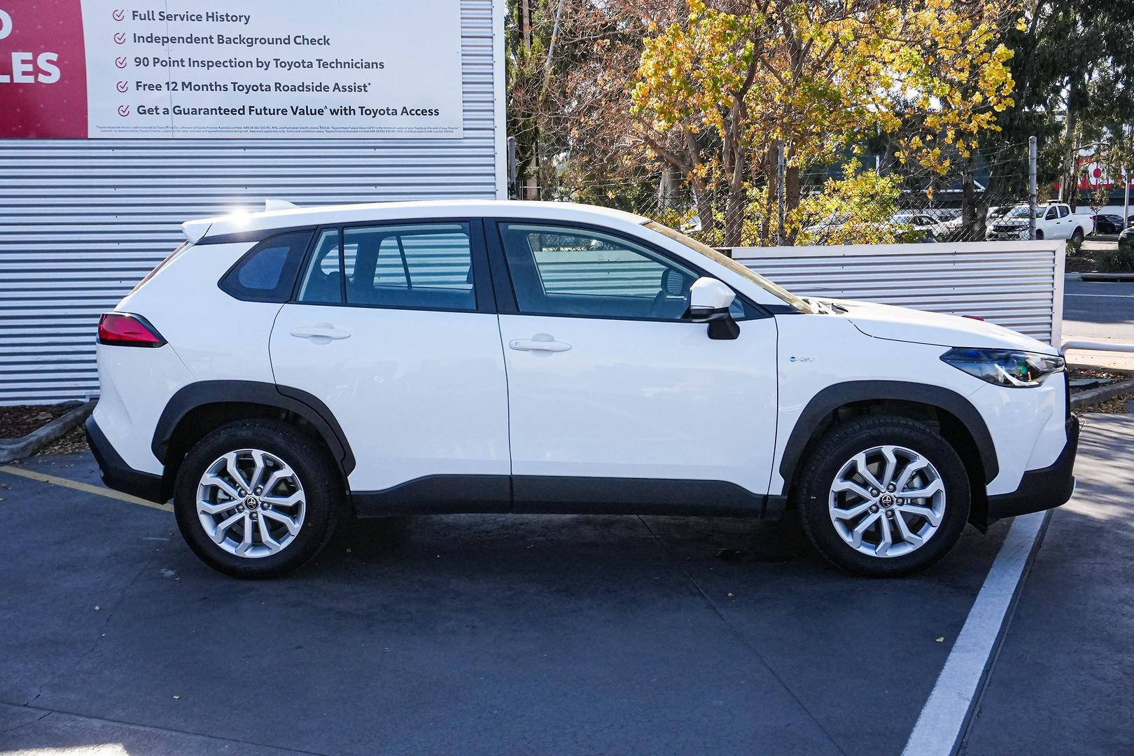 2024 Toyota Corolla Cross GX in White