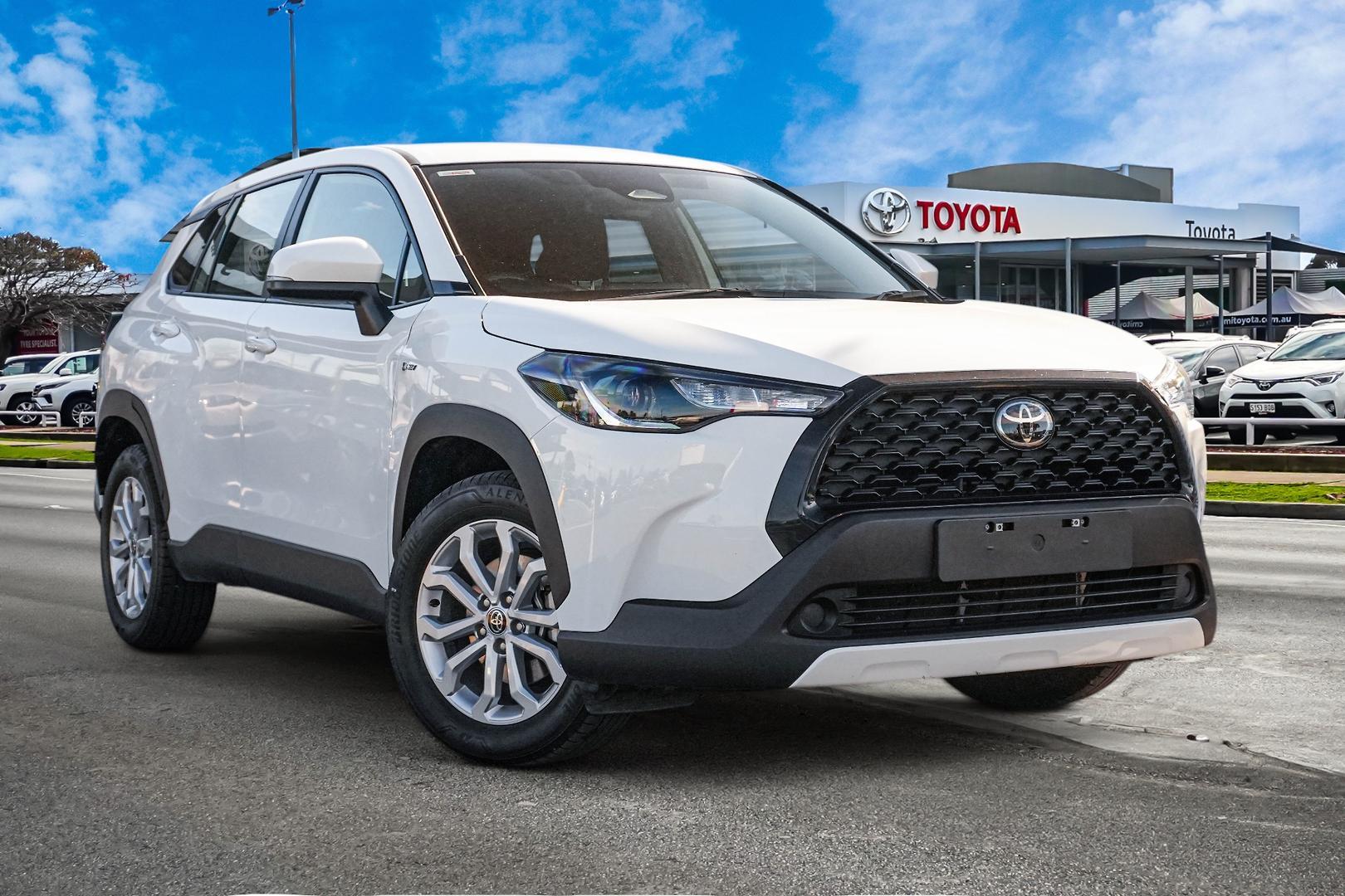 2024 Toyota Corolla Cross GX in White