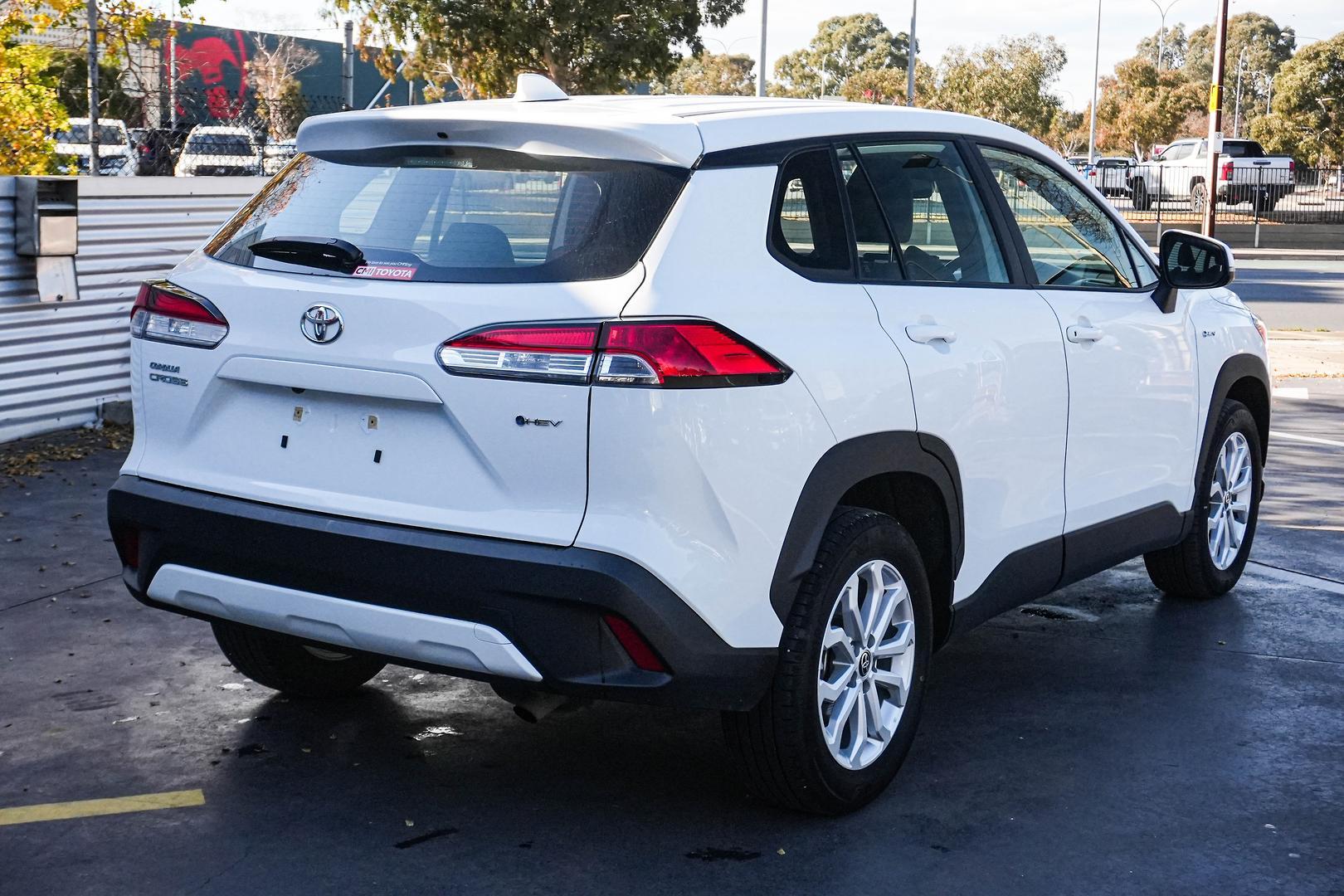 2024 Toyota Corolla Cross GX in White