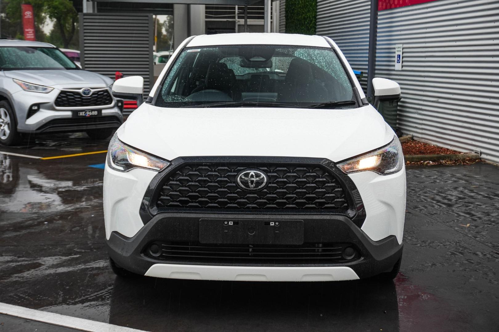 2025 Toyota Corolla Cross GX in White