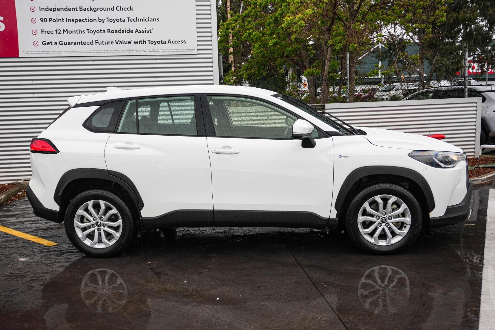 2025 Toyota Corolla Cross GX in White